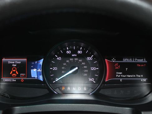 Used 2016 Ford Explorer XLT w/ Equipment Group 201A FWD image 12