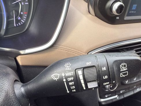 Used 2019 Hyundai Santa Fe SEL image 13