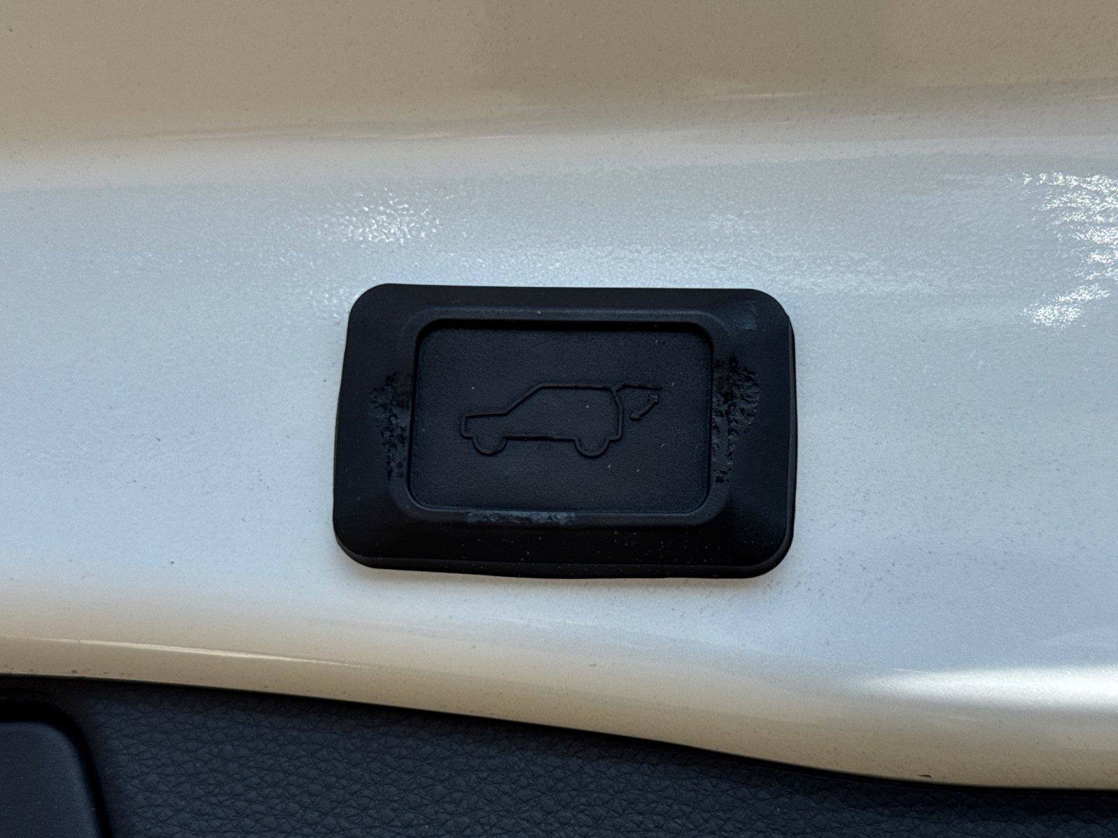 Used 2022 Toyota RAV4 XLE Premium w/ Carpet Mat Package (TMS) AWD/4WD image 10