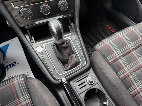 Used 2017 Volkswagen GTI Sport image 23