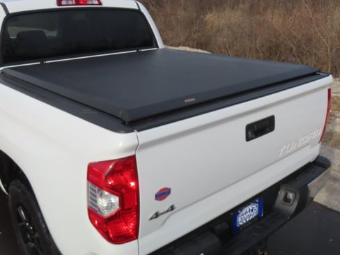 Used 2018 Toyota Tundra SR5 image 10