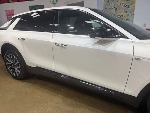Used 2024 Cadillac Lyriq Sport AWD/4WD image 32