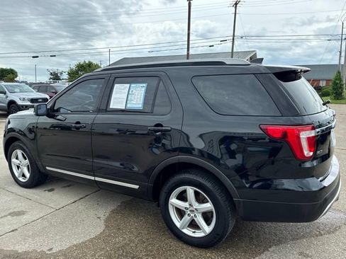 Used 2017 Ford Explorer XLT AWD/4WD image 5