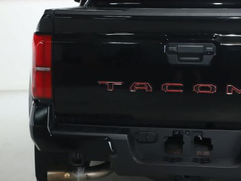 Used 2025 Toyota Tacoma TRD Sport AWD/4WD image 43