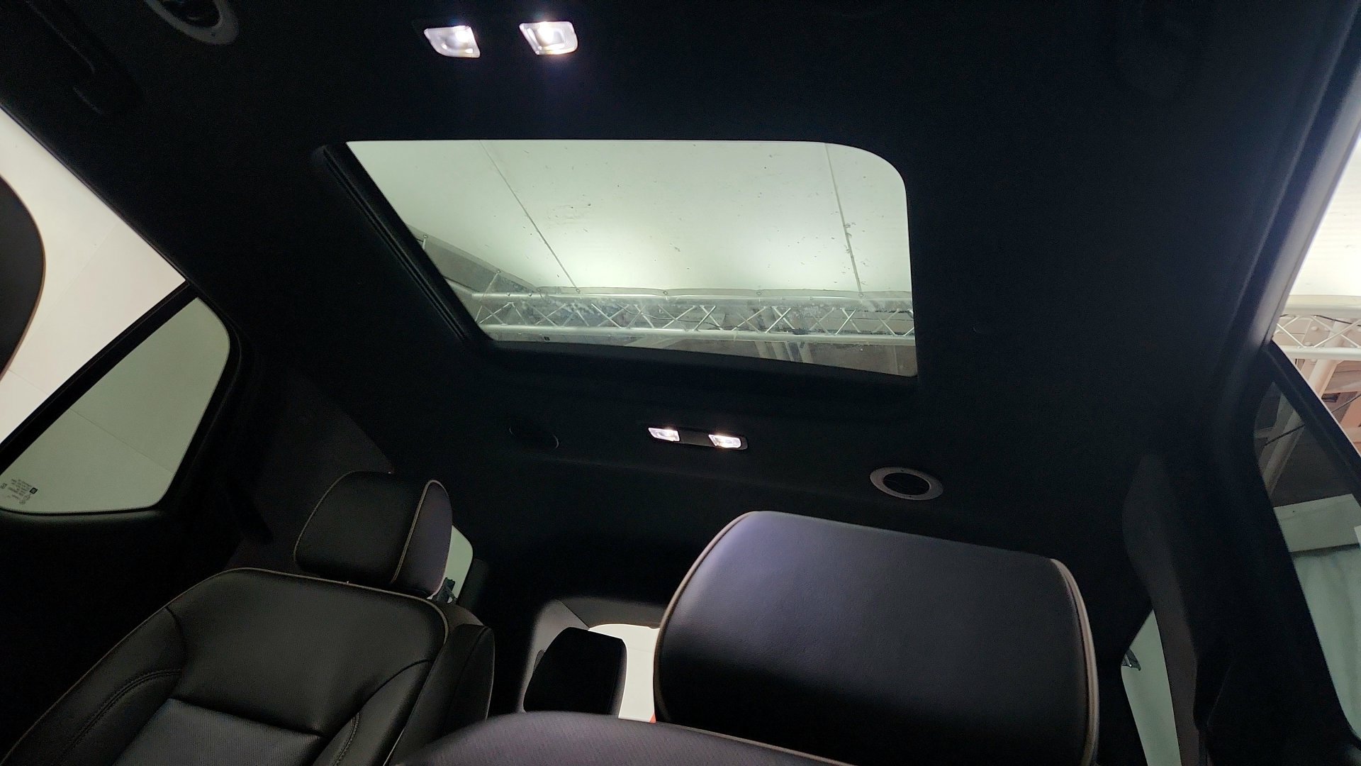 Used 2023 Chevrolet Traverse Premier w/ Redline Edition FWD image 8