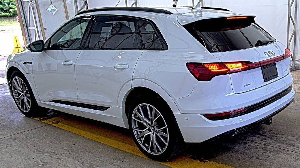Used 2021 Audi e-tron Prestige AWD/4WD image 2