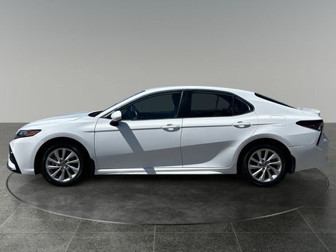 Used 2024 Toyota Camry SE FWD image 5