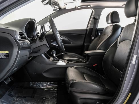 Used 2018 Hyundai Elantra GT w/ Tech Package 03 image 2