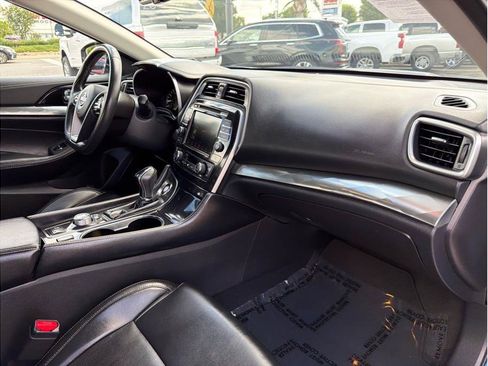 Used 2023 Nissan Maxima SV w/ Floor Mat Group FWD image 12