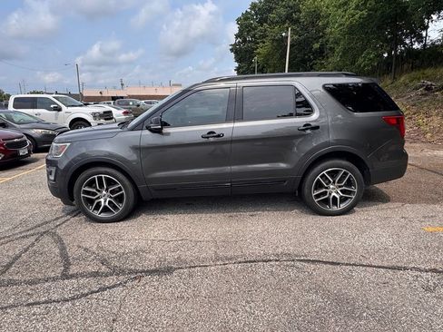 Used 2017 Ford Explorer Sport w/ Equipment Group 401A AWD/4WD image 2