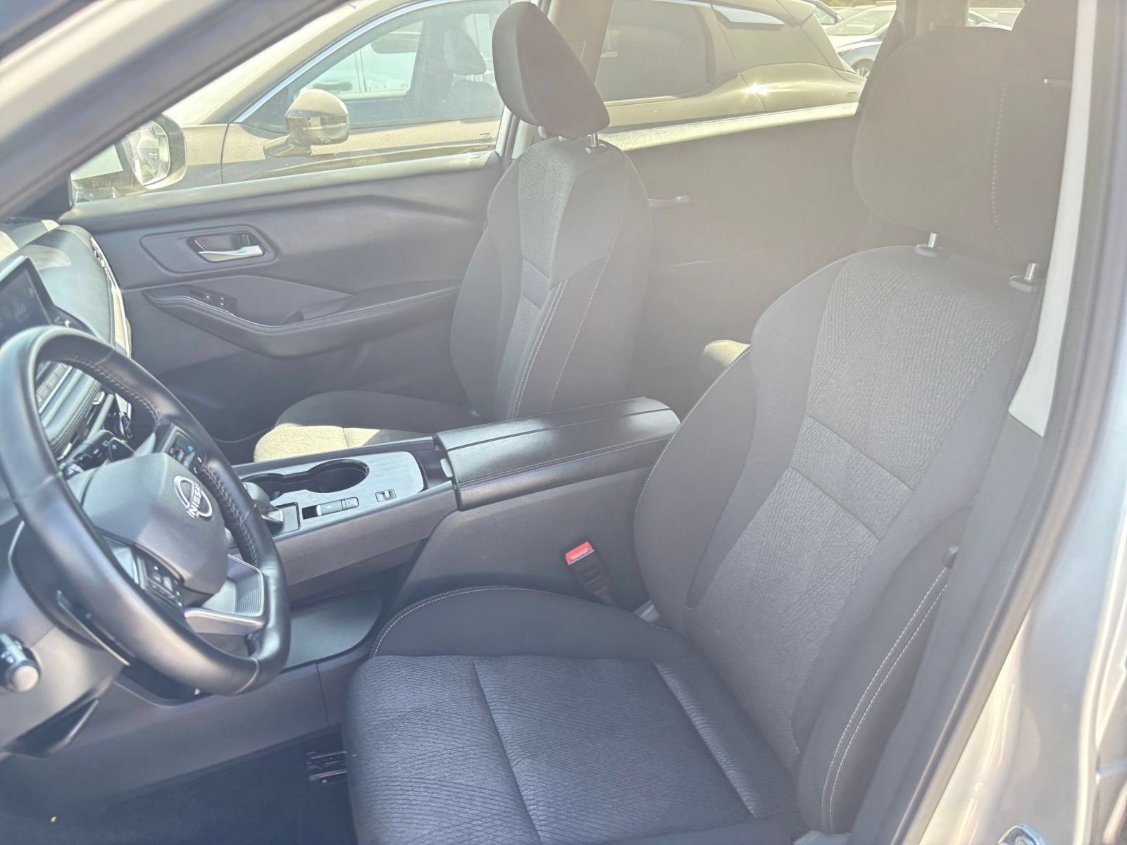 Used 2025 Nissan Rogue SV FWD image 37