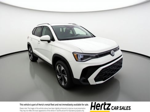 Used 2025 Volkswagen Taos SE image 1