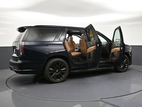 Used 2021 Cadillac Escalade Sport w/ Driver Assist Tech Package AWD/4WD image 32