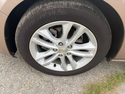 Used 2018 Chevrolet Malibu LT FWD image 10