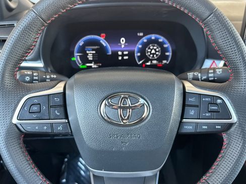 Used 2025 Toyota Sienna XSE w/ XSE Premium Package image 24