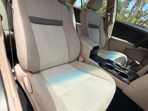 Used 2013 Toyota Camry LE FWD image 6
