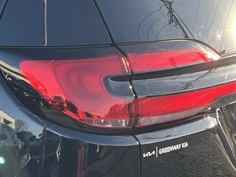 Used 2024 Chrysler Pacifica Touring-L image 10