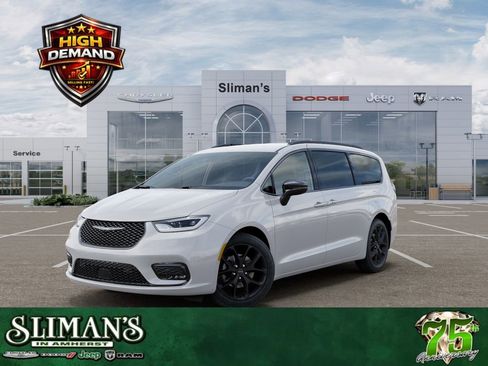 New 2026 Chrysler Pacifica Select w/ S Appearance Package FWD image 1