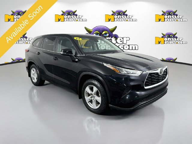 Used 2023 Toyota Highlander LE AWD/4WD image 3