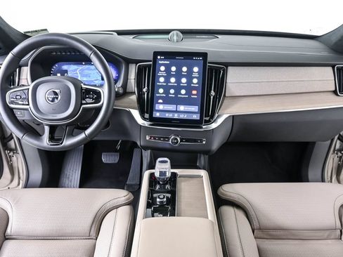 Certified 2025 Volvo XC90 T8 Ultra AWD/4WD image 20