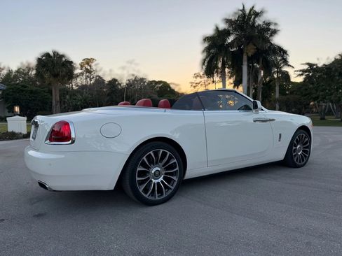 Used 2018 Rolls-Royce Dawn image 9