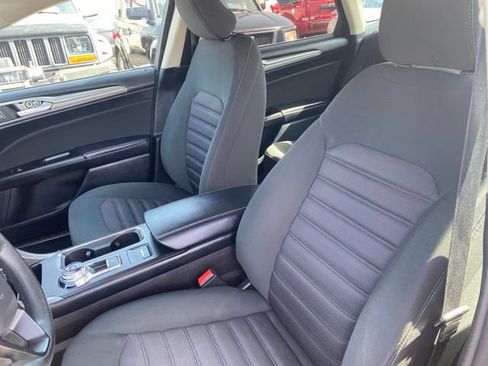 Used 2017 Ford Fusion SE FWD image 10