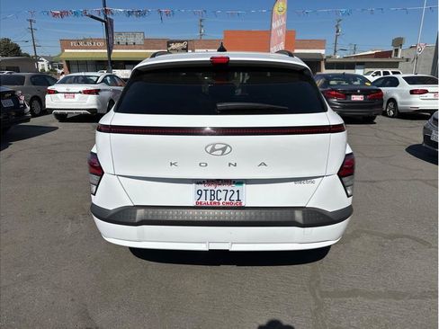 Used 2025 Hyundai Kona SEL FWD image 8