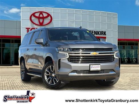 Used 2021 Chevrolet Suburban LT image 1