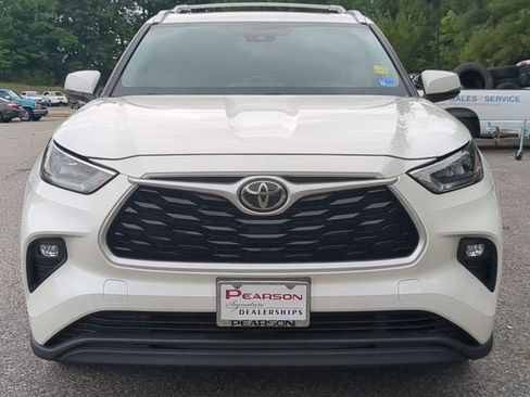 Used 2020 Toyota Highlander XLE AWD/4WD image 8