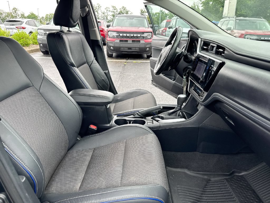Used 2017 Toyota Corolla SE w/ Carpet Mat Package (TMS) FWD image 21