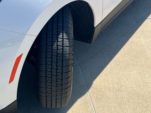 Used 2023 Chevrolet Equinox LT image 9