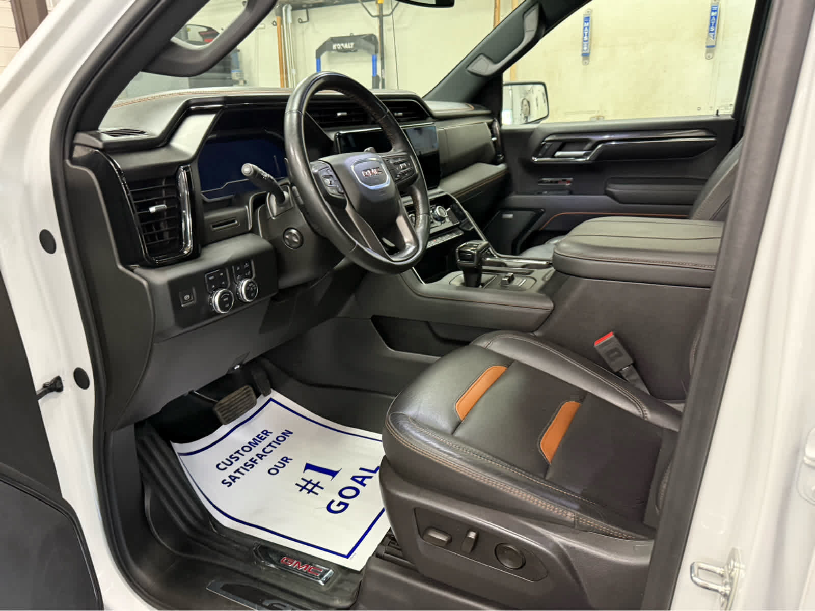 Used 2024 GMC Sierra 1500 AT4 w/ AT4 Preferred Package AWD/4WD image 24