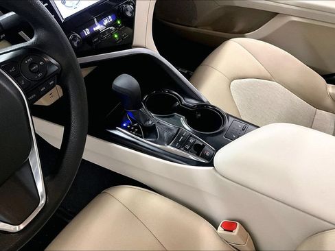 Used 2019 Toyota Camry LE FWD image 17