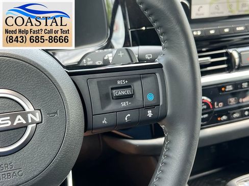 Used 2025 Nissan Pathfinder SL FWD image 35