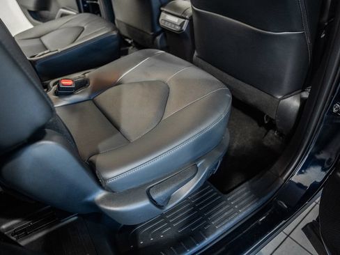 Used 2024 Toyota Highlander Limited AWD/4WD image 30