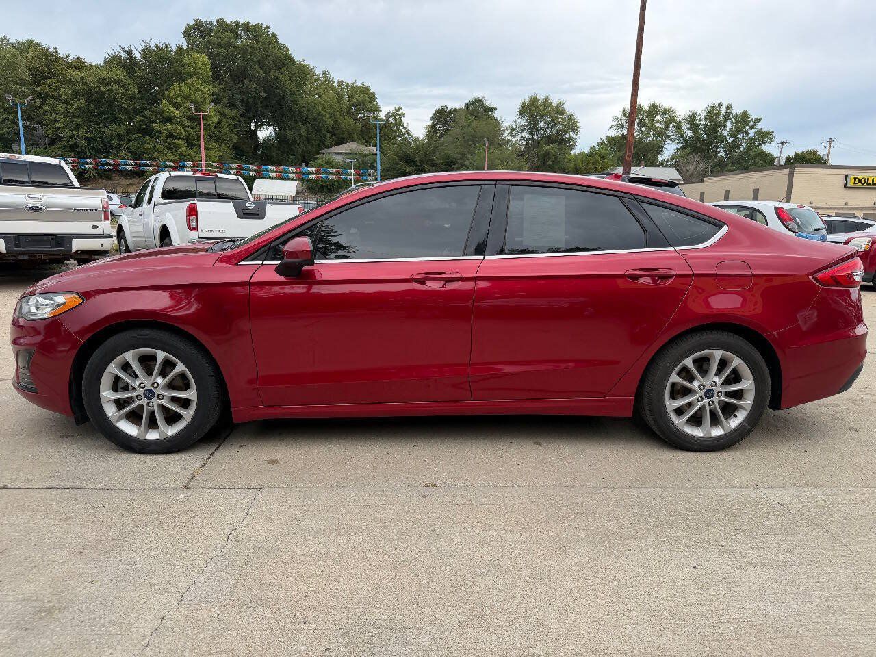 Used 2020 Ford Fusion SE FWD image 4