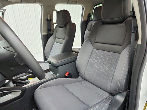 Used 2025 Nissan Frontier SV w/ SV Convenience Package image 19