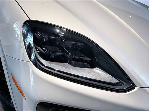 New 2026 Porsche Cayenne Coupe AWD/4WD image 12