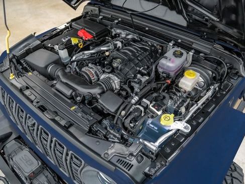 Used 2025 Jeep Wrangler Unlimited Rubicon w/ Technology Group image 91