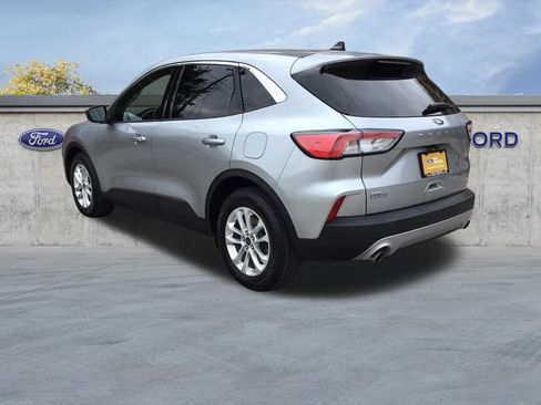 Used 2022 Ford Escape SE image 5