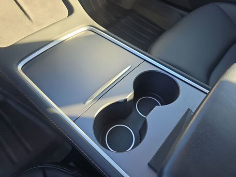 Used 2023 Tesla Model 3 Standard Range image 17