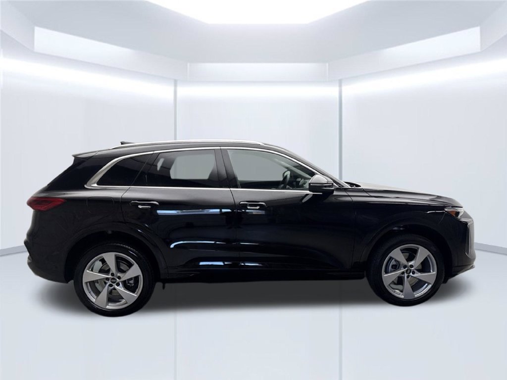 Used 2025 Audi Q5 Premium AWD/4WD image 9