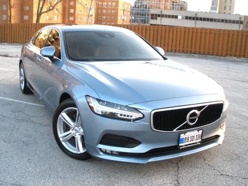 Used 2018 Volvo S90 T5 Momentum image 2