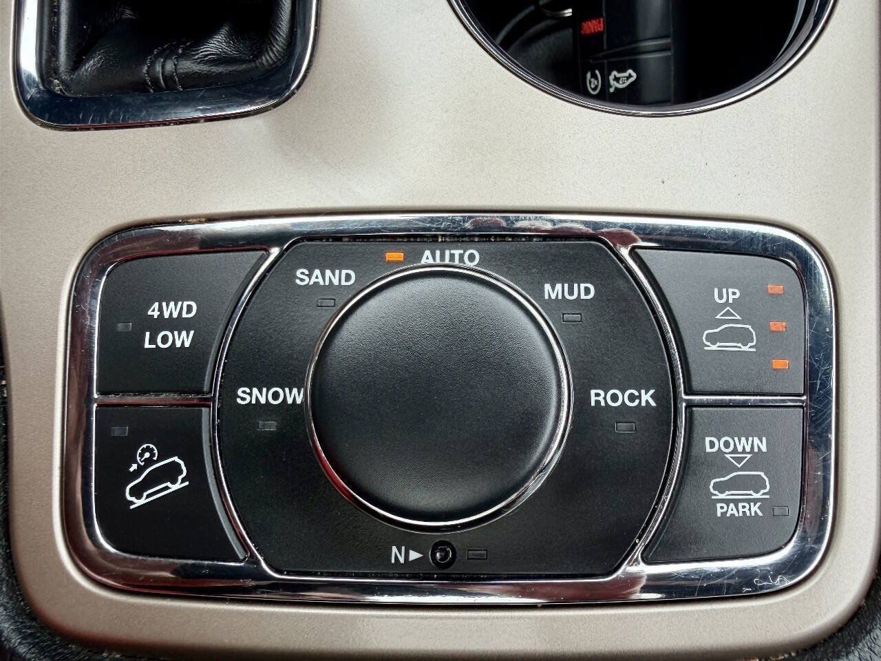 Used 2016 Jeep Grand Cherokee Summit AWD/4WD image 49