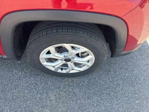 Used 2025 Jeep Compass Latitude w/ Sun & Sound Group image 10