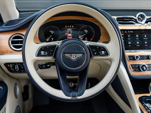Certified 2023 Bentley Bentayga AWD/4WD image 31