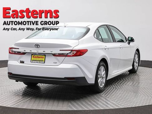 Used 2025 Toyota Camry LE FWD image 5