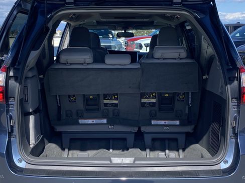 Certified 2017 Toyota Sienna XLE Premium image 24