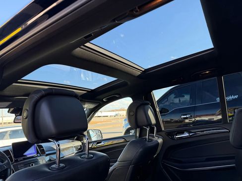 Used 2017 Mercedes-Benz GLS 550 4MATIC w/ Driver Assistance Package image 15