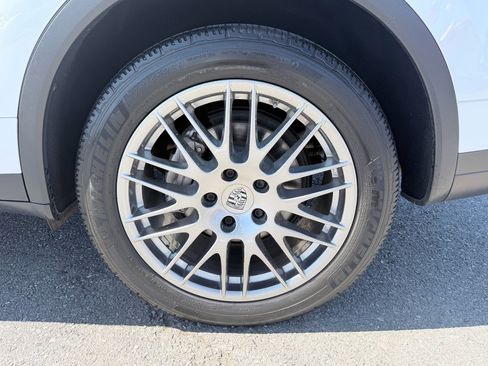 Used 2015 Porsche Cayenne S image 36